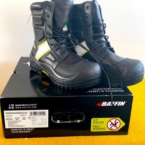 Baffin Premium Worker Hi-Vis slip resistant boots - Men’s size 9
